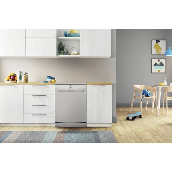 Picture of Indesit D2F HK26 S UK Full Size Dishwasher in Silver
