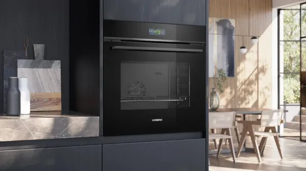 Siemens HB732G1B1B iQ700 Built-in Single Electric Oven in Black_closed door