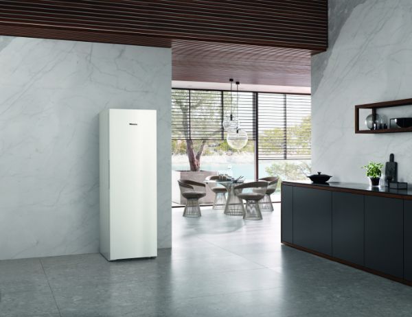Miele KS 4383 DD Freestanding Fridge with DynaCool and DailyFresh_room view