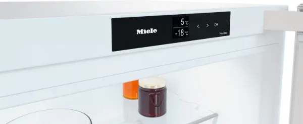 Miele KFN4375 CD Freestanding Fridge Freezer with DailyFresh, NoFrost and ComfortClean_display