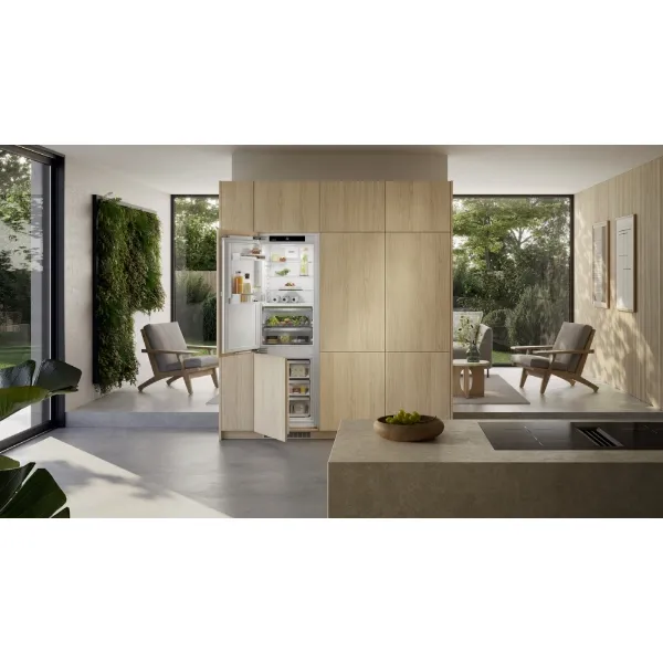 Liebherr ICBa 5123 Plus BioFresh Integrated Fridge Freezer_doors open