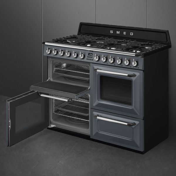 Smeg TR4110GR 110cm Victoria Dual Fuel Range Cooker Slate Grey interior 3