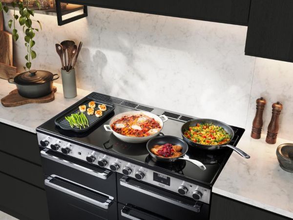Rangemaster 15822 Edge Deluxe 110 Induction Range Cooker in Black Glass with Chrome Trim- EDDLO110EIGBLK/CM1_hob