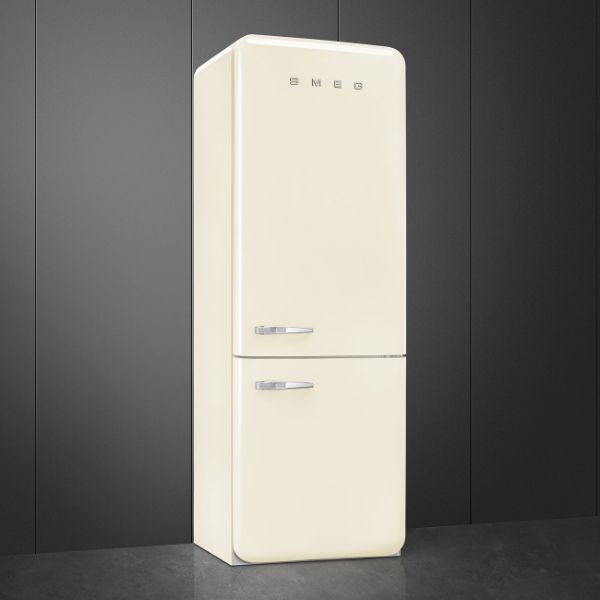 Smeg FAB38RCR6 70cm 50s Style Fridge Freezer Right Hand Hinge In Cream_closed