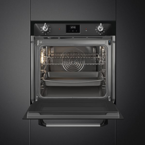 Smeg SOP6900TN 60cm Victoria Pyrolytic Single Oven Black inside