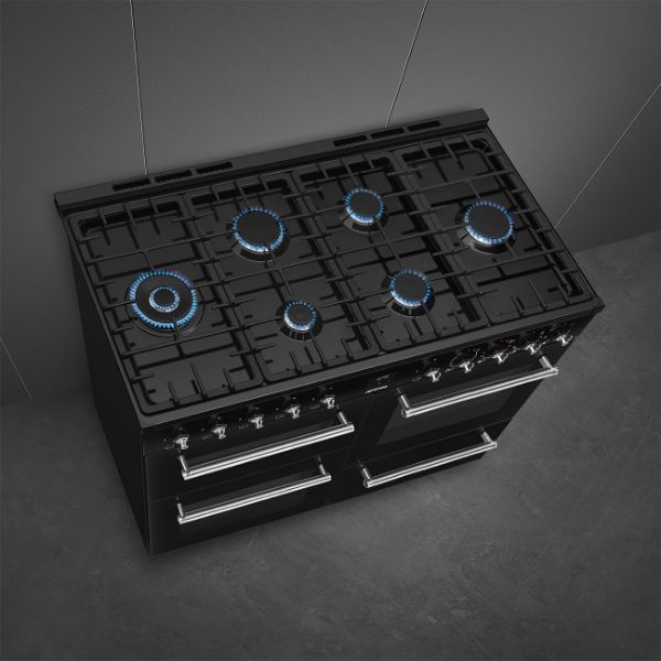 Smeg CX113GMBL 110cm Concert Dual Fuel Triple Cavity Range Cooker hob