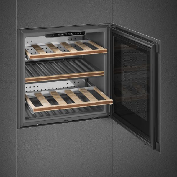 Smeg CVI629NR3 60cm Height Dolce Stil Novo Wine Cooler Reversible Hinge open