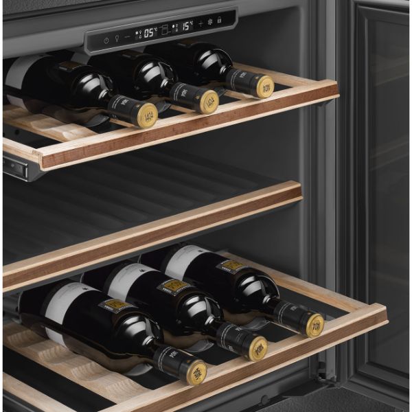 Smeg CVI629NR3 60cm Height Dolce Stil Novo Wine Cooler Reversible Hinge shelves