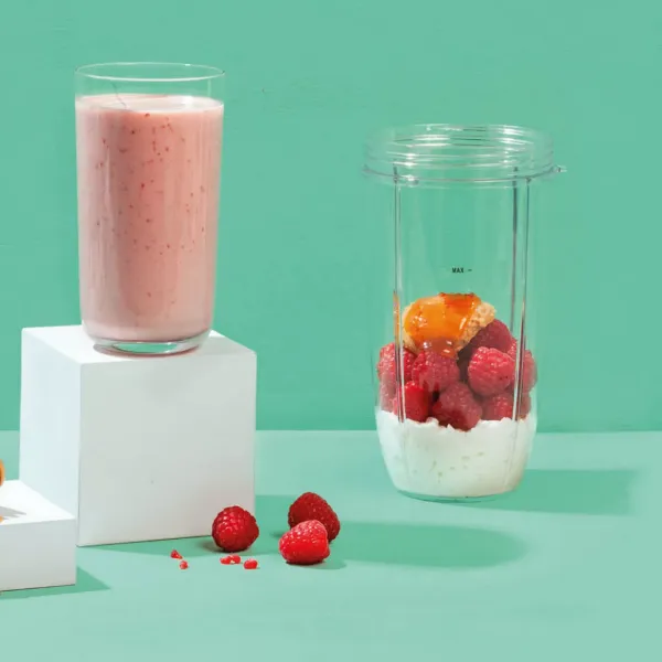 Nutribullet NBLP9 900 Series Blender - Champagne_in use 2
