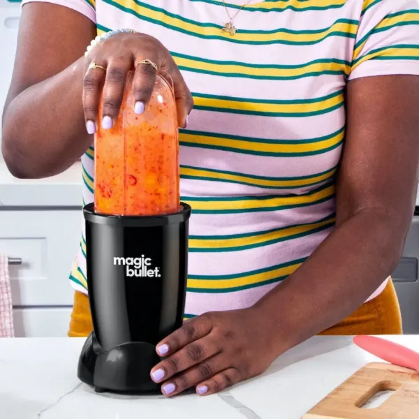 Nutribullet 02227 Food Processor - Black_in use 3