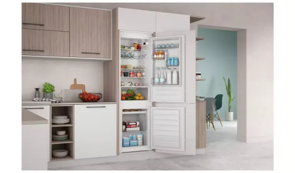 Indesit Push&Go INC18D011B1 70/30 Integrated Fridge Freezer open 2
