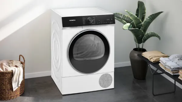 Siemens WQ46H2D9GB Heat Pump Tumble Dryer in White_door closed