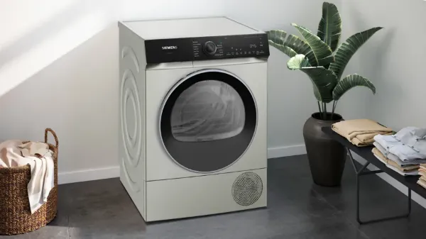 Siemens WQ46H2DXGB Heat Pump Tumble Dryer in Silver Inox_closed door