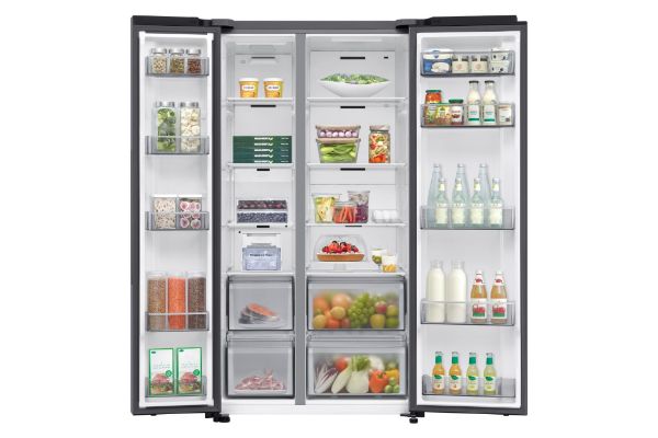 Samsung RS70F67QCTEU Series 7 SpaceMax™  Smart American Fridge Freezer in Silver_full interior