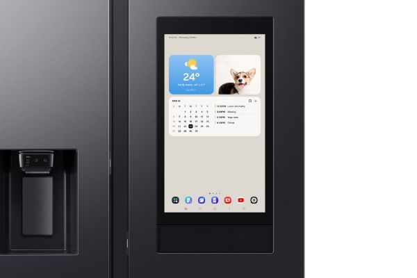 Samsung RS90F66BEFEU Family Hub™ 614L Smart American Fridge Freezer in Black_display