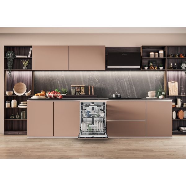 Hotpoint H7I HP42 L UK Built in 15 Place Settings Dishwasher open 3
