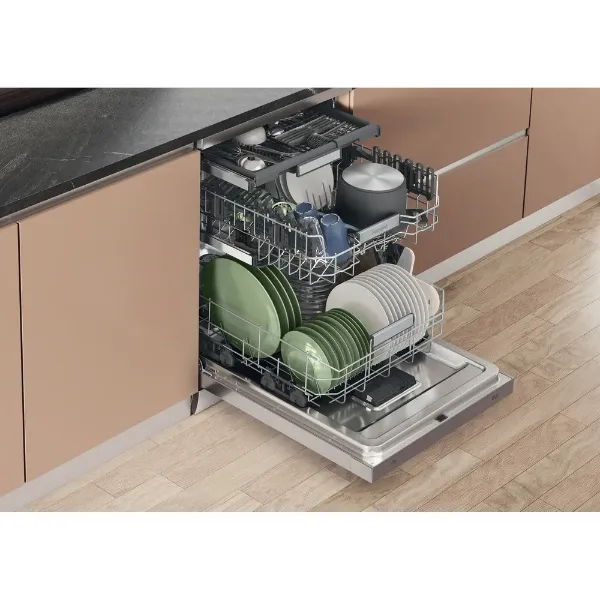 Hotpoint H7FHS51XUK Freestanding Full Size Dishwasher with Maxi Space_Lifestyle