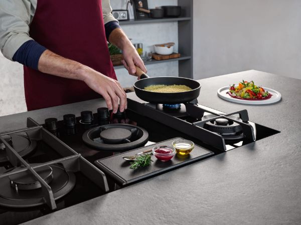 Elica NT-FLAME-EVO-BL NikolaTesla Flame 90cm Venting Gas Hob in Black_in use