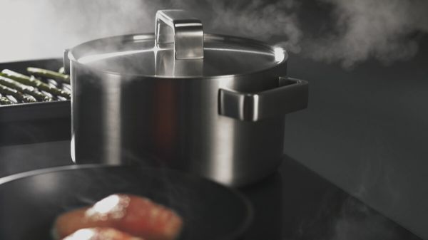 Fisher & Paykel CI905CTB2 5 Zone 90cm Induction Hob - Black Glass_in use