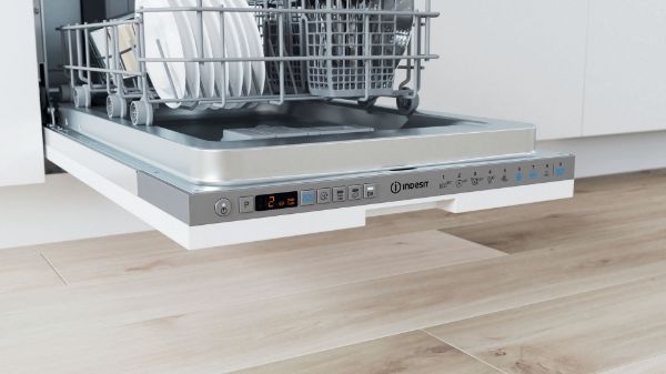 Indesit DSIO 3T224 E Z UK N Integrated Slimline Dishwasher with 10 Place Settings in Silver