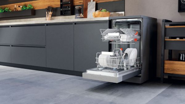 Hotpoint HSFO 3T223 W X UK N Slimline Dishwasher with 10 Place Settings - Stainless Steel Inox