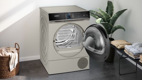 Siemens WQ46B2CXGB 9kg Heat Pump Tumble Dryer in Silver inox