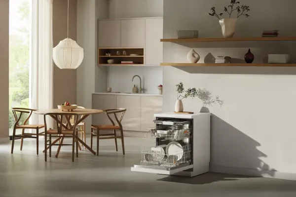 Miele G5811SC WH Full Size Freestanding Dishwasher in White