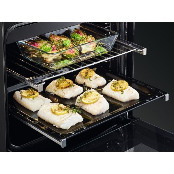 AEG CIB6734ACM 6000 SteamBake 60cm Freestanding Electric Induction Cooker Stainless Steel_Open Oven View
