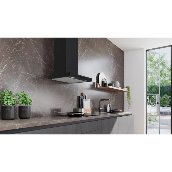 Siemens LC65BCC60B Wall-mounted cooker hood in matt black _installed