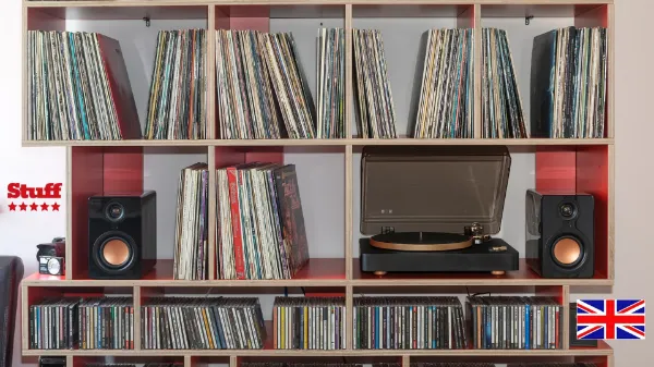 Mitchell Acoustics UStream TT1 Bluetooth Vinyl Turntable_room view 3