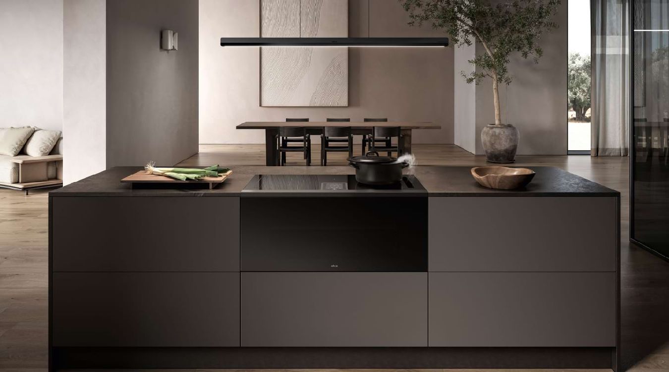 Elica LHOV installed in a modern kitchen